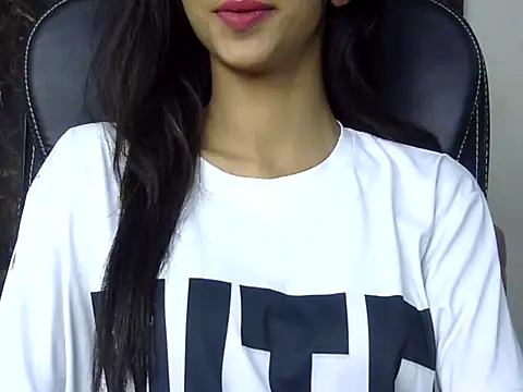 Snapshot of MAAYRA_09 chatting on March 2025 06:22:01 PM MAAYRA 09 online show from March 2025 06:22:01 PM