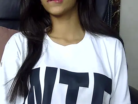 Snapshot of MAAYRA_09 chatting on March 2025 09:24:01 PM MAAYRA 09 online show from March 2025 09:24:01 PM