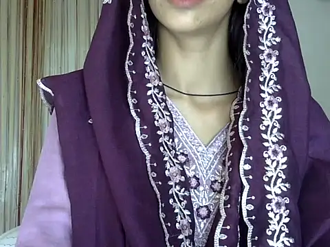 Snapshot of MAAYRA_09 chatting on September 2025 10:42:02 AM MAAYRA 09 online show from September 2025 10:42:02 AM