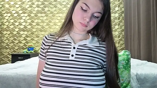 Snapshot of emonyashka_ chatting on April 2026 06:11:02 PM emonyashka online show from April 2026 06:11:02 PM