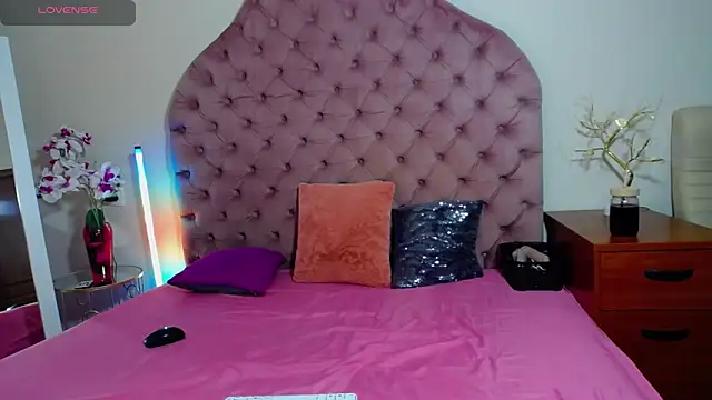 Erikka   online show from April 2026 06:29:01 AM