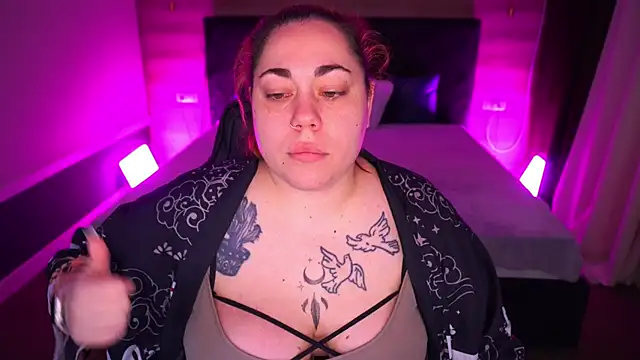 Kittywakee online show from November 2025 09:18:01 PM