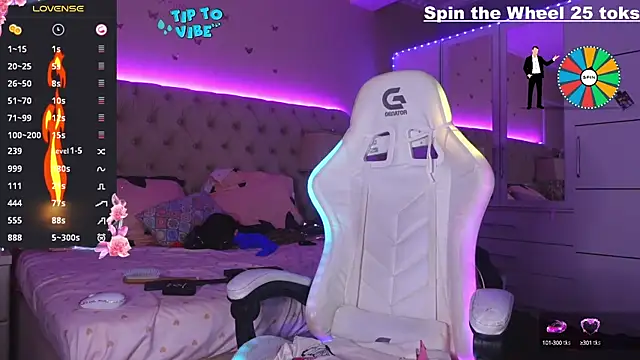 Snapshot of Alicia007 chatting on January 2025 06:16:01 AM Alicia007 online show from January 2025 06:16:01 AM