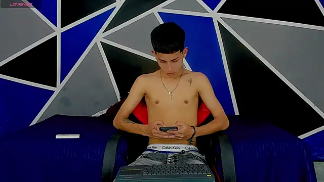 Snapshot of migueyalejo_teens chatting on January 2025 07:06:02 PM migueyalejo teens online show from January 2025 07:06:02 PM