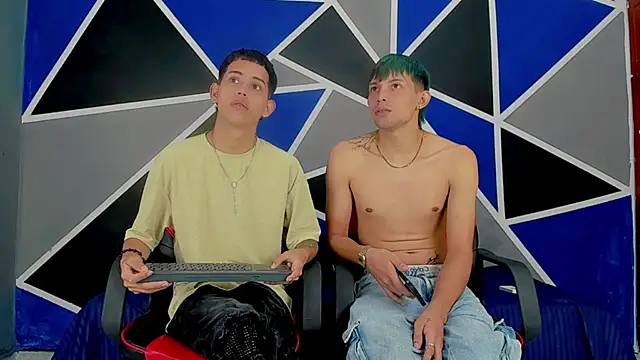 Snapshot of migueyalejo_teens chatting on January 2025 08:01:01 PM migueyalejo teens online show from January 2025 08:01:01 PM