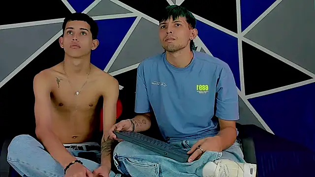 Snapshot of migueyalejo_teens chatting on January 2025 07:21:01 PM migueyalejo teens online show from January 2025 07:21:01 PM