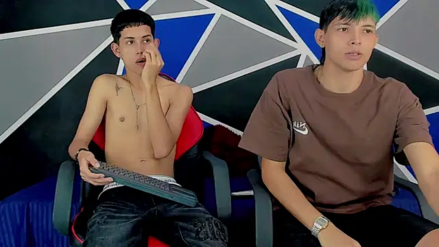 Snapshot of migueyalejo_teens chatting on January 2025 03:01:01 AM migueyalejo teens online show from January 2025 03:01:01 AM