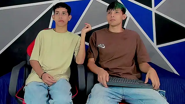 Snapshot of migueyalejo_teens chatting on January 2025 02:44:02 AM migueyalejo teens online show from January 2025 02:44:02 AM