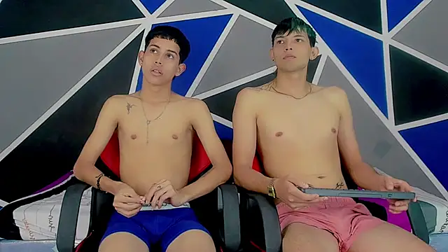 Snapshot of migueyalejo_teens chatting on January 2025 02:26:02 AM migueyalejo teens online show from January 2025 02:26:02 AM