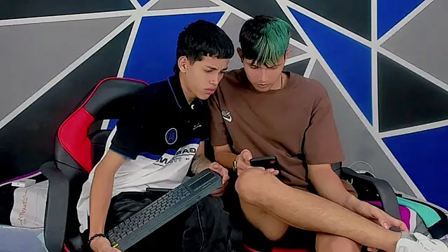 Snapshot of migueyalejo_teens chatting on January 2025 03:47:01 AM migueyalejo teens online show from January 2025 03:47:01 AM