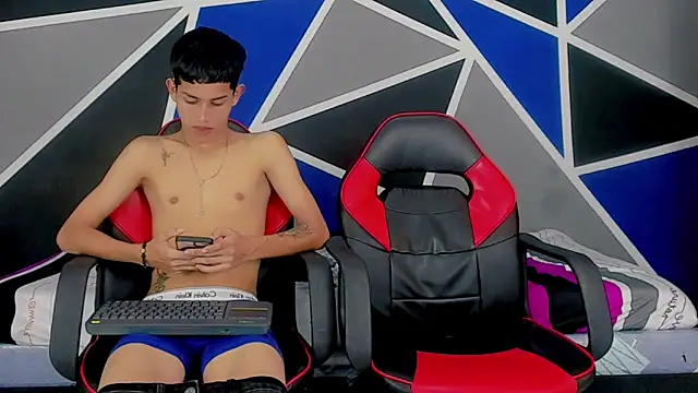 Snapshot of migueyalejo_teens chatting on January 2025 06:49:02 AM migueyalejo teens online show from January 2025 06:49:02 AM