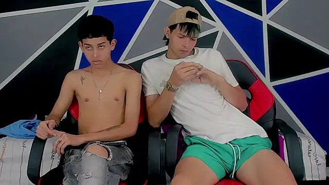 Snapshot of migueyalejo_teens chatting on January 2025 02:30:01 AM migueyalejo teens online show from January 2025 02:30:01 AM