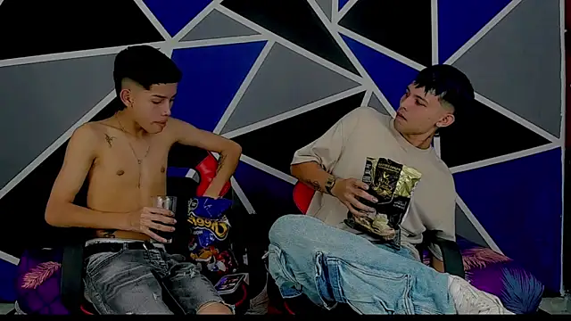 Snapshot of migueyalejo_teens chatting on February 2025 02:25:01 AM migueyalejo teens online show from February 2025 02:25:01 AM