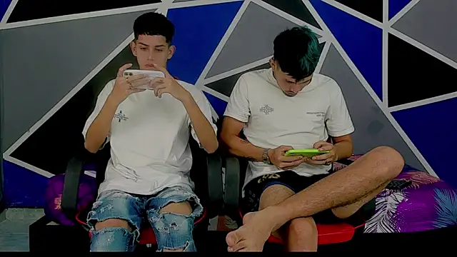 Snapshot of migueyalejo_teens chatting on March 2025 02:06:02 AM migueyalejo teens online show from March 2025 02:06:02 AM