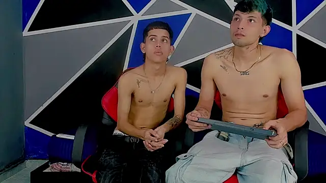 Snapshot of migueyalejo_teens chatting on March 2025 03:19:01 AM migueyalejo teens online show from March 2025 03:19:01 AM