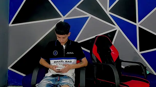 Snapshot of migueyalejo_teens chatting on March 2025 02:41:02 AM migueyalejo teens online show from March 2025 02:41:02 AM