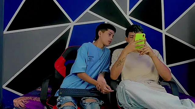 Snapshot of migueyalejo_teens chatting on March 2025 02:37:02 AM migueyalejo teens online show from March 2025 02:37:02 AM