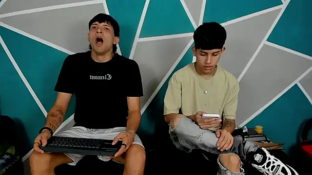 Snapshot of migueyalejo_teens chatting on September 2025 03:54:01 AM migueyalejo teens online show from September 2025 03:54:01 AM