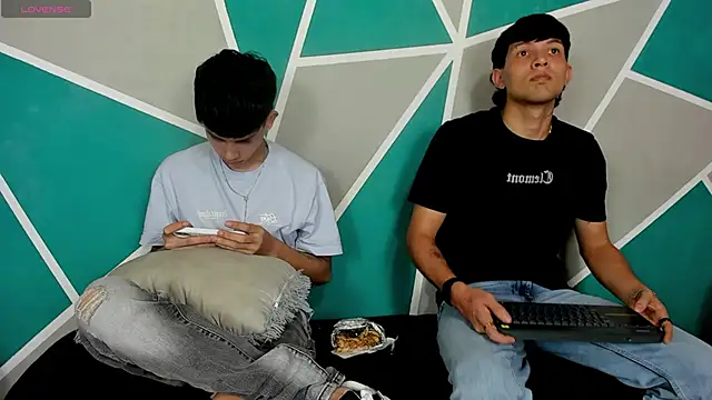 Snapshot of migueyalejo_teens chatting on September 2025 03:00:02 AM migueyalejo teens online show from September 2025 03:00:02 AM