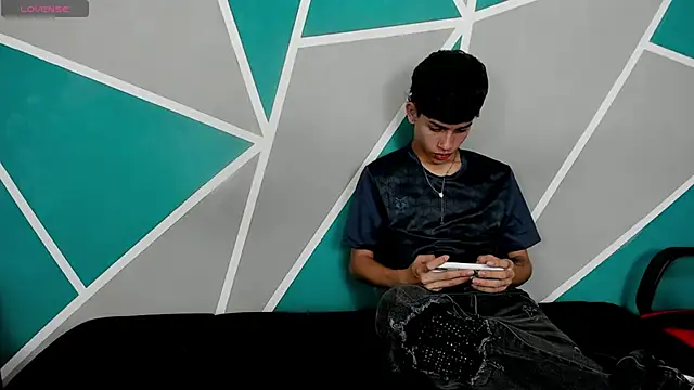 Snapshot of migueyalejo_teens chatting on October 2025 03:24:02 AM migueyalejo teens online show from October 2025 03:24:02 AM