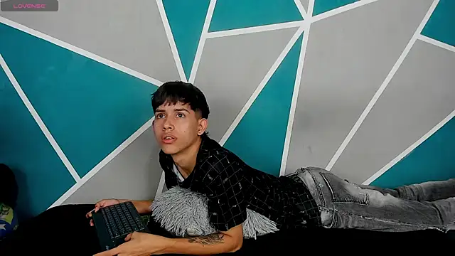 Snapshot of migueyalejo_teens chatting on October 2025 02:42:01 AM migueyalejo teens online show from October 2025 02:42:01 AM