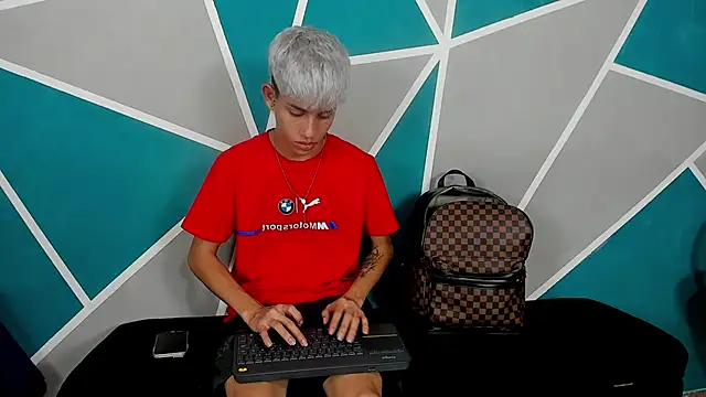 Snapshot of migueyalejo_teens chatting on October 2025 03:36:02 AM migueyalejo teens online show from October 2025 03:36:02 AM