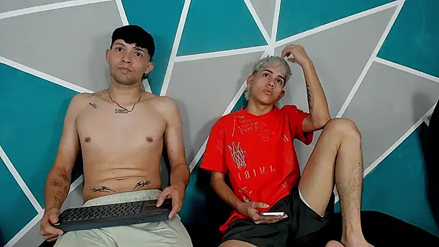 Snapshot of migueyalejo_teens chatting on October 2025 03:30:01 AM migueyalejo teens online show from October 2025 03:30:01 AM