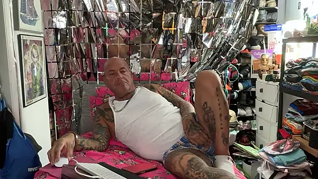 joeytatts66 online show from April 2026 01:49:01 AM