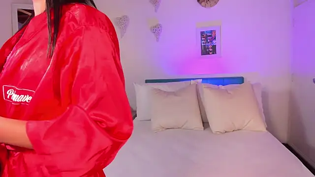 natali henao online show from December 2024 05:05:02 PM