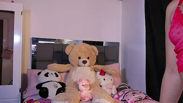 natali henao online show from May 2026 06:35:02 PM