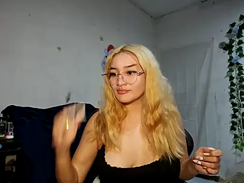 Snapshot of sadnessgyall chatting on January 2025 07:03:01 AM sadnessgyall online show from January 2025 07:03:01 AM