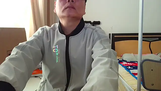 hotkaier online show from December 2025 03:14:02 AM