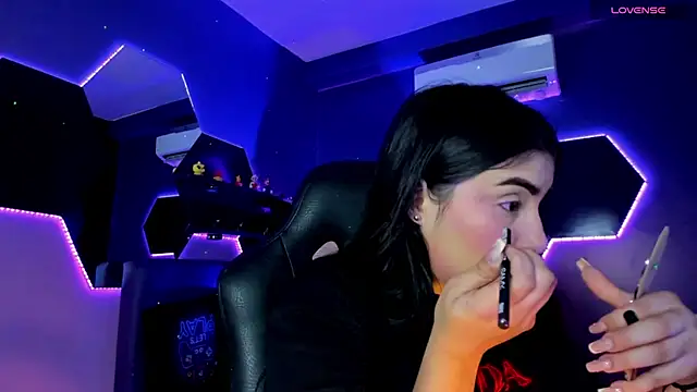 Snapshot of Belliinda_21 chatting on November 2025 06:44:02 PM Belliinda 21 online show from November 2025 06:44:02 PM