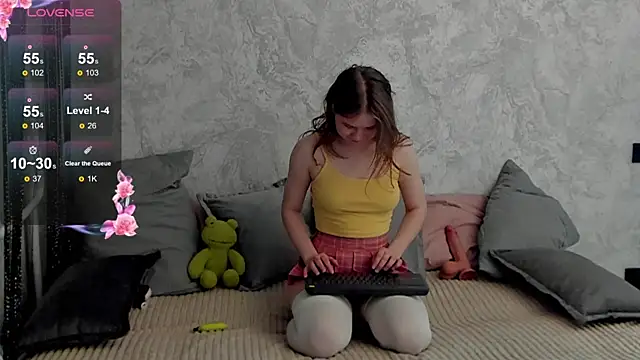 Snapshot of Hibisceae chatting on December 2025 04:57:01 PM Hibisceae online show from December 2025 04:57:01 PM