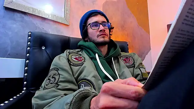 Loggan donnelly online show from December 2024 08:15:02 PM