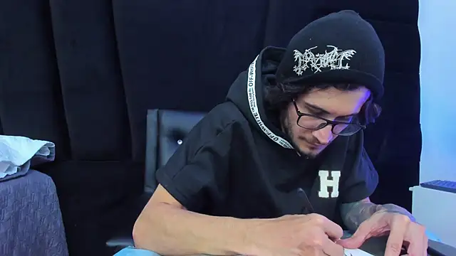 Loggan donnelly online show from January 2025 07:38:01 PM