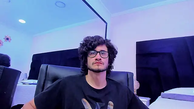 Loggan donnelly online show from January 2025 07:49:02 PM