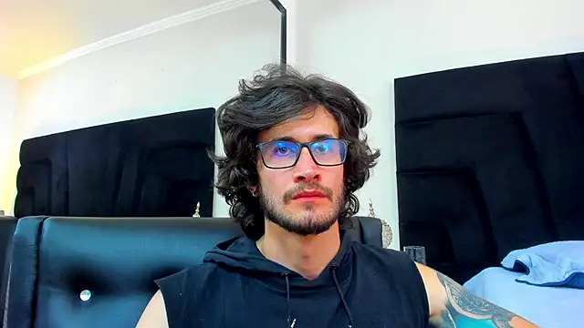 Loggan donnelly online show from February 2025 12:08:02 AM