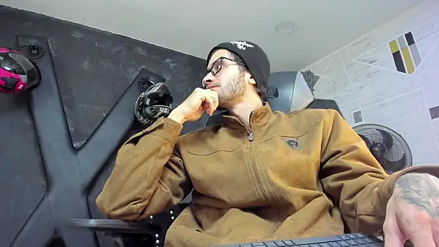 Loggan donnelly online show from September 2025 08:21:02 PM