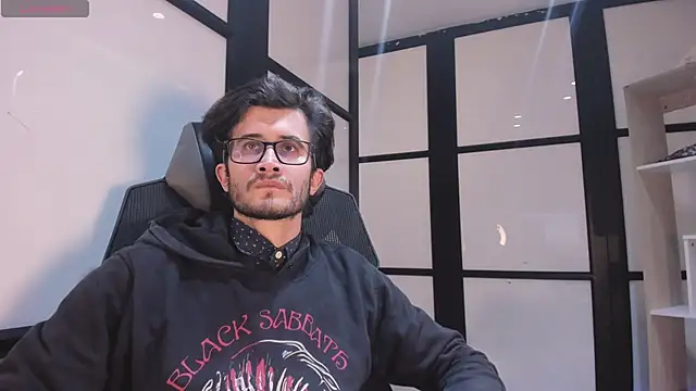 Loggan donnelly online show from September 2025 08:23:02 PM