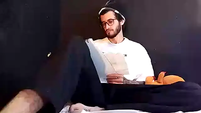 Loggan donnelly online show from October 2025 07:29:02 PM