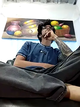 Loggan donnelly online show from April 2026 04:27:01 AM