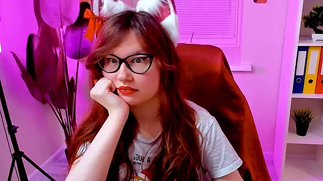 Snapshot of CarolGiggly chatting on March 2026 11:22:01 PM CarolGiggly online show from March 2026 11:22:01 PM