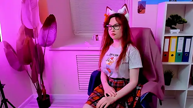 Snapshot of CarolGiggly chatting on March 2026 01:10:02 AM CarolGiggly online show from March 2026 01:10:02 AM