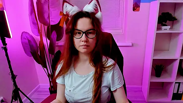 Snapshot of CarolGiggly chatting on March 2026 12:44:01 PM CarolGiggly online show from March 2026 12:44:01 PM