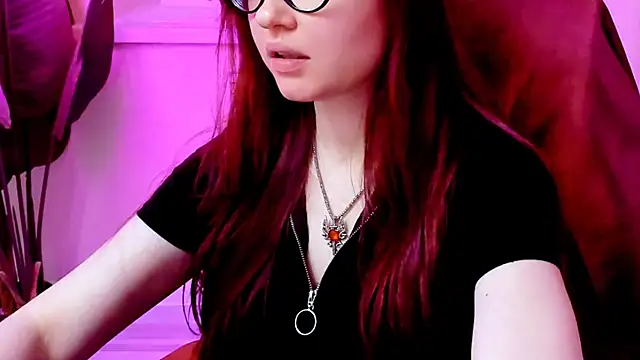 Snapshot of CarolGiggly chatting on April 2026 11:57:02 PM CarolGiggly online show from April 2026 11:57:02 PM