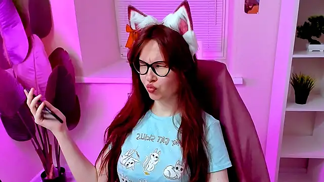 Snapshot of CarolGiggly chatting on April 2026 01:01:02 AM CarolGiggly online show from April 2026 01:01:02 AM