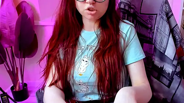 Snapshot of CarolGiggly chatting on April 2026 12:39:01 PM CarolGiggly online show from April 2026 12:39:01 PM