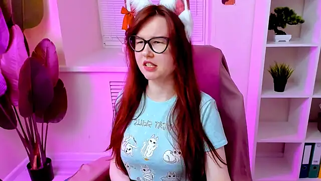 Snapshot of CarolGiggly chatting on April 2026 07:07:02 PM CarolGiggly online show from April 2026 07:07:02 PM