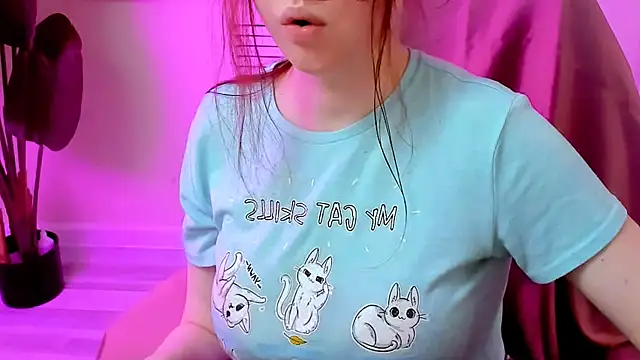 Snapshot of CarolGiggly chatting on April 2026 10:22:01 PM CarolGiggly online show from April 2026 10:22:01 PM